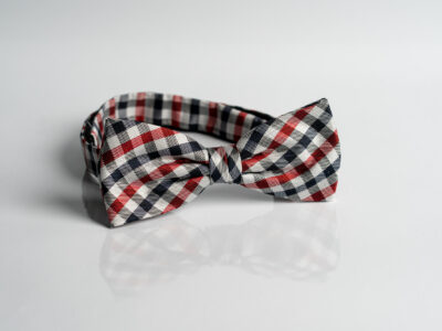 sinipunaruudullinen-rusetti-rusetit-netista-sulhanen-sulhasen-pukeutuminen-haat-haapuku-mirrikauppa-kotimainen-suomalainen-verkkokauppa