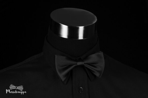 musta-silkkirusetti-miesten-pukeutuminen-mirri-solmuke-asuste-bow-tie-mirrikauppa