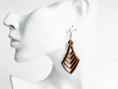 korvakoru-timantti-korvakorut-vaneri-puu-puiset-puukorvakorut-vanerikorvakorut-kotimainen-naru-mirrikauppa-upea-tyylikas-elegantti