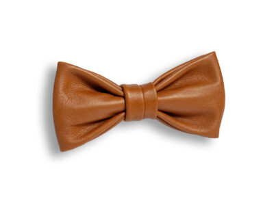 rusetti-poronnahasta-mirrikauppa-kasintehty-kasinommeltu-suomalainen-nahkarusetti-avainlippu-avainlipputuote-naru