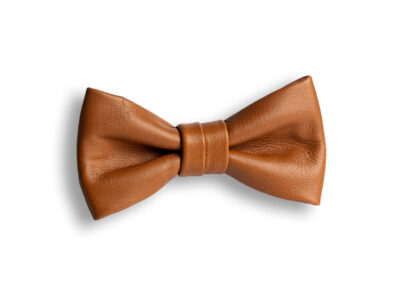 nahkarusetti-rusetti-avainlippu-naru-kasityo-rusetti-rusetit-netista-sulhanen-sulhasen-pukeutuminen-haat-haapuku-mirrikauppa-kotimainen-suomalainen-verkkokauppa