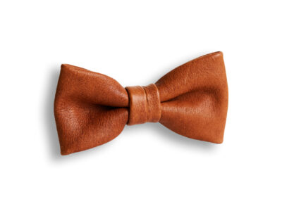 Poronnahkarusetti-nahkarusetti-kasviparkittu-kotimainen-suomalainen-nahka-poronnahka-nappanahka-mirrikauppa-naru-bowtie-kasityo-mirrikeisari